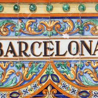 17155182-acostado-letras-de-cerámica-el-nombre-de-la-ciudad-española-de-barcelona