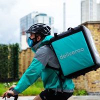 repartidor-deliveroo-aire-800x533